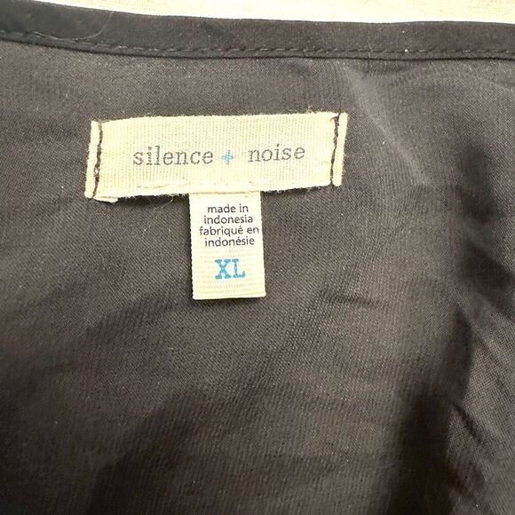 Silence + Noise Deep V Neck Balloon Sleeve Rayon Blend Draped Blouse Black XL - Picture 4 of 4